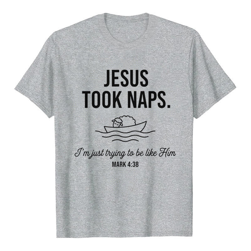 Christianartworkshop Lustiges Glaubenszitat: Schlafendes Lamm auf einem Boot – Minimalistisches Grafikdesign, Premium-Kurzarm-T-Shirt - Grau - 2XL - image 0