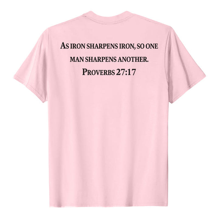 Christianartworkshop Wie Eisen Eisen schärft (Sprüche 27,17) – Premium-T-Shirt mit gekreuztem Bibelvers auf der Vorderseite, gekreuztem Rücken und kurzen Ärmeln - image 11