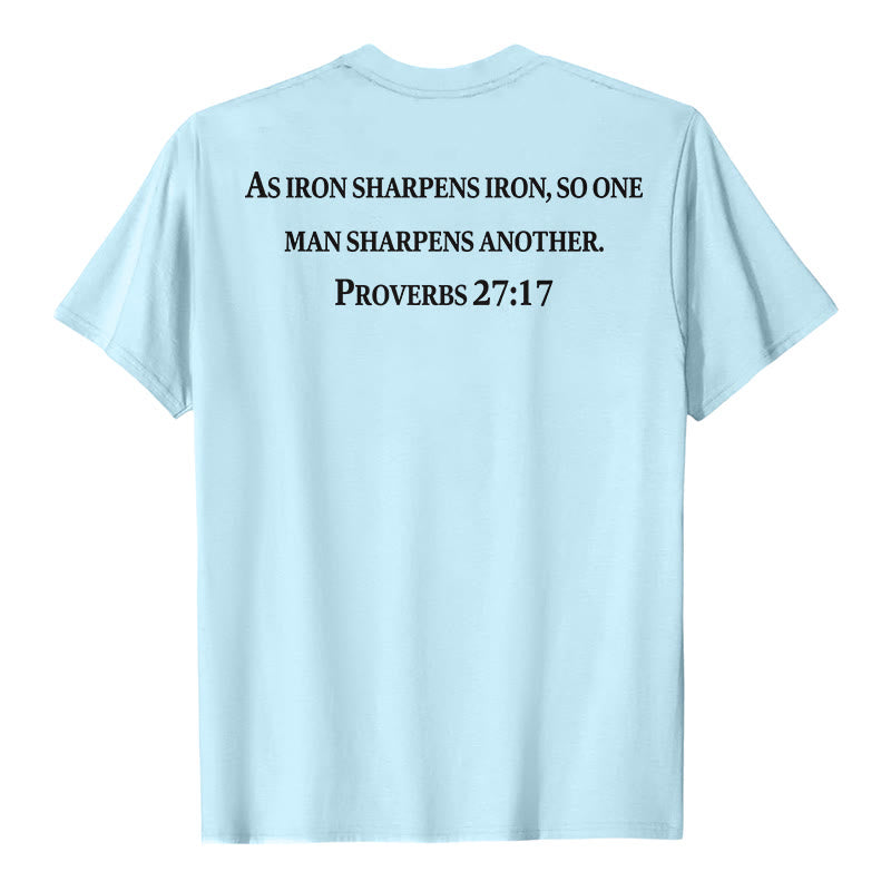 Christianartworkshop Wie Eisen Eisen schärft (Sprüche 27,17) – Premium-T-Shirt mit gekreuztem Bibelvers auf der Vorderseite, gekreuztem Rücken und kurzen Ärmeln - image 23
