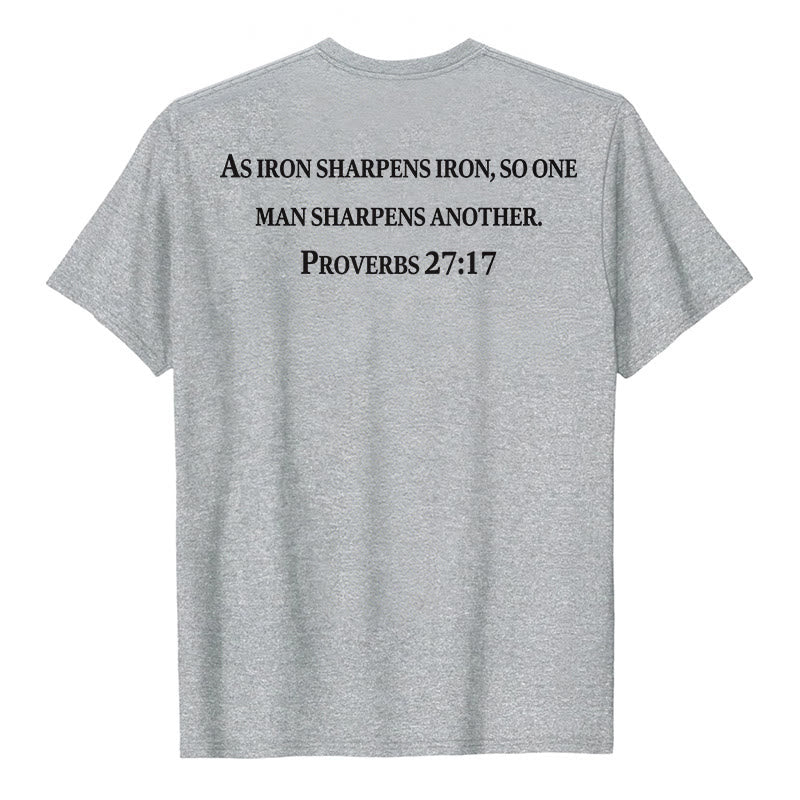 Christianartworkshop Wie Eisen Eisen schärft (Sprüche 27,17) – Premium-T-Shirt mit gekreuztem Bibelvers auf der Vorderseite, gekreuztem Rücken und kurzen Ärmeln - image 5