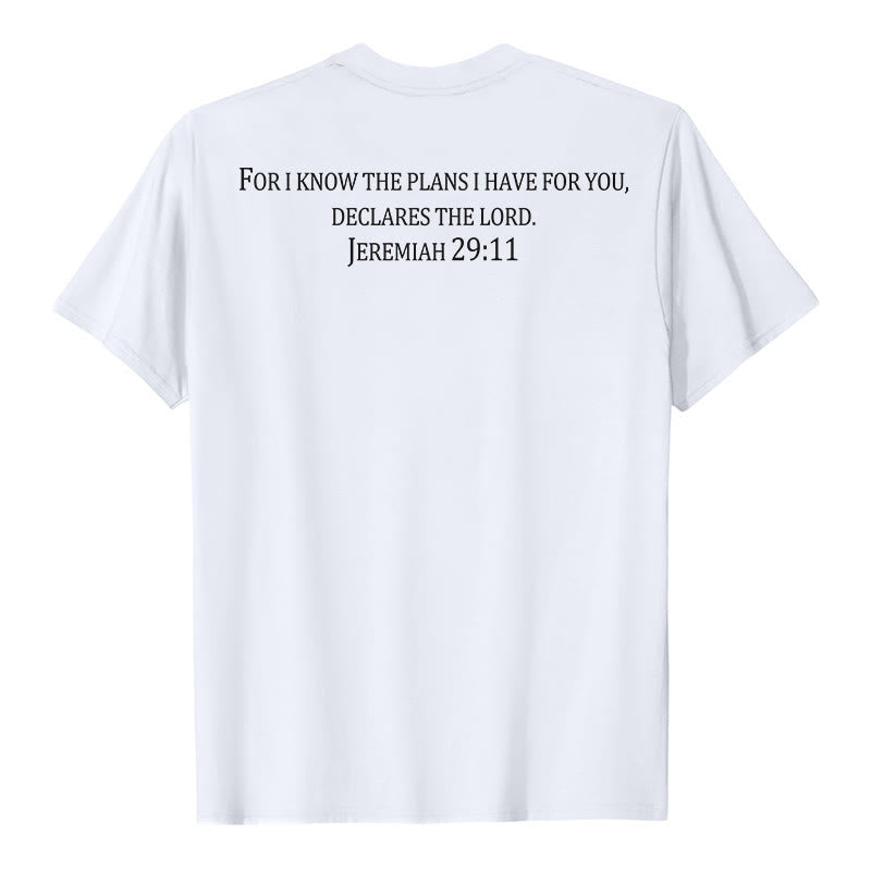 Christianartworkshop Denn ich kenne die Pläne, die ich für euch habe (Jeremia 29,11). Premium-T-Shirt mit kurzem Ärmel und Kreuz auf der Vorderseite, Bibelvers auf der Rückseite und Kreuz. - image 2