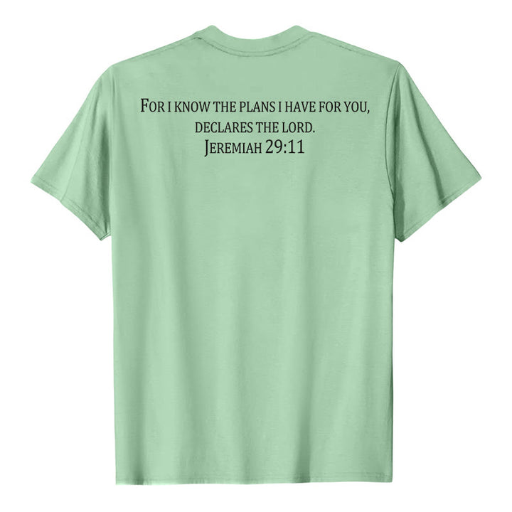 Christianartworkshop Denn ich kenne die Pläne, die ich für euch habe (Jeremia 29,11). Premium-T-Shirt mit kurzem Ärmel und Kreuz auf der Vorderseite, Bibelvers auf der Rückseite und Kreuz. - image 17