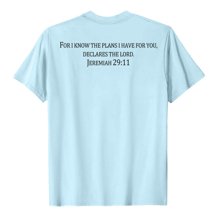 Christianartworkshop Denn ich kenne die Pläne, die ich für euch habe (Jeremia 29,11). Premium-T-Shirt mit kurzem Ärmel und Kreuz auf der Vorderseite, Bibelvers auf der Rückseite und Kreuz. - image 23