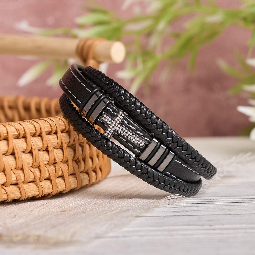 Christianartworkshop Mehrlagiges geflochtenes Lederarmband mit Zirkonia-Kreuz und dreifarbigem Metall-Zwischenstück - image 2