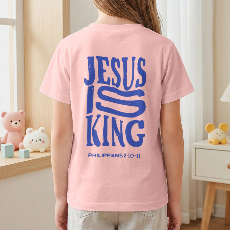 Christianartworkshop „Jesus ist König“ Philipper 2,10-11 Kinder-T-Shirt mit kurzen Ärmeln und auffälligem Aufdruck in abgenutzter, fetter Schrift auf Vorder- und Rückseite - image 71