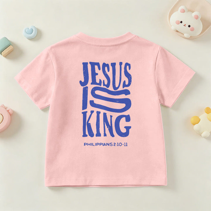 Christianartworkshop „Jesus ist König“ Philipper 2,10-11 Kinder-T-Shirt mit kurzen Ärmeln und auffälligem Aufdruck in abgenutzter, fetter Schrift auf Vorder- und Rückseite - image 69