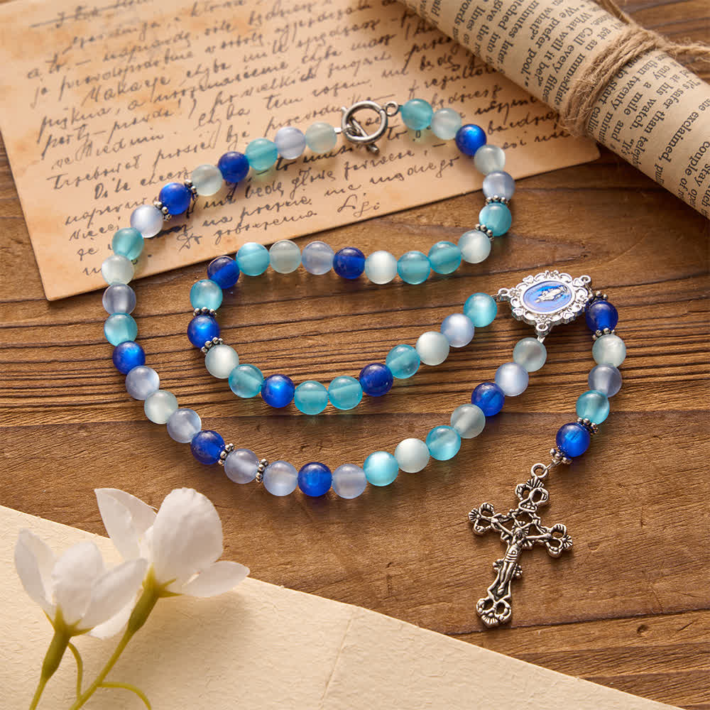 Christianartworkshop Dreifarbige, blau-mattierte Rosenkranzkette mit OT-Verschluss: Für die tägliche Andacht - Unsere Liebe Frau und das Kruzifix - image 0
