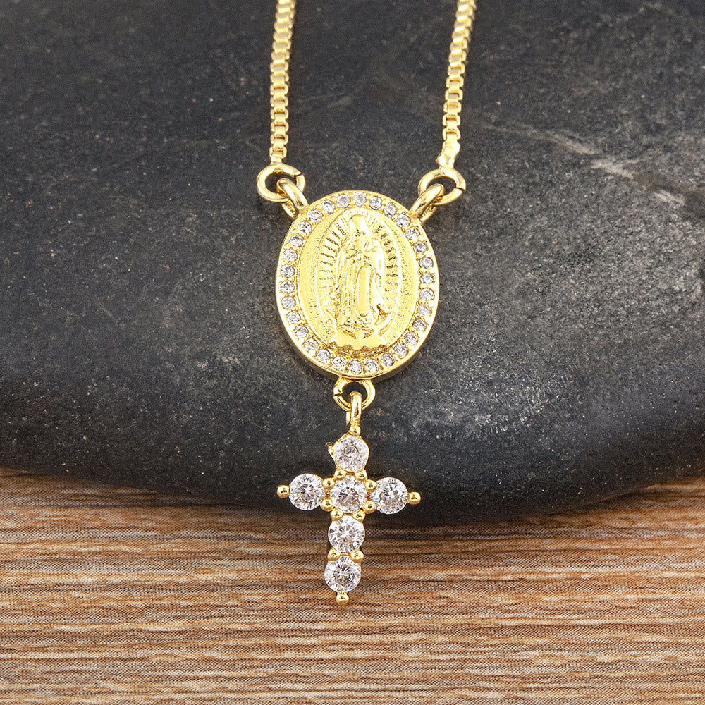 Christianartworkshop Halskette mit Anhänger „Unsere Liebe Frau und Kreuz“: Göttliche Hingabe und zeitlose Eleganz - Golden - image 0