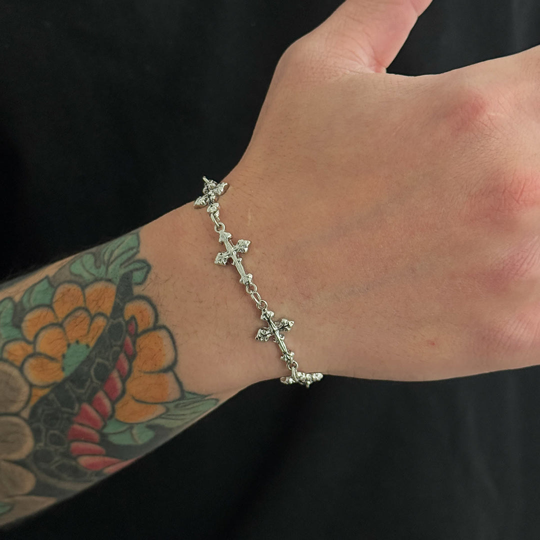 Christianartworkshop Armband mit strukturierter Reliefstruktur, vielen kleinen, kreuzverknüpften Ketten und verstellbarer Verlängerung - image 5
