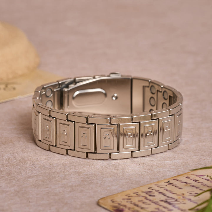 Christianartworkshop Gliederarmband im Uhrenarmband-Stil mit vertieftem, geprägtem Kreuz auf jedem rechteckigen Glied - Silber - image 7