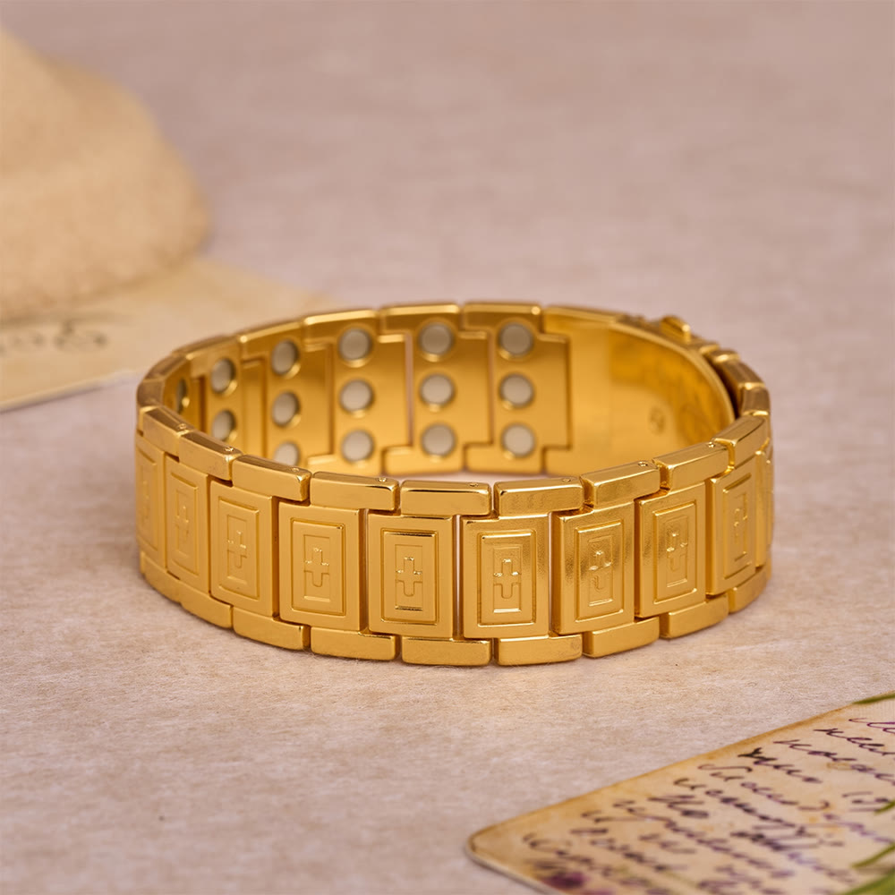 Christianartworkshop Gliederarmband im Uhrenarmband-Stil mit vertieftem, geprägtem Kreuz auf jedem rechteckigen Glied - Golden - image 4