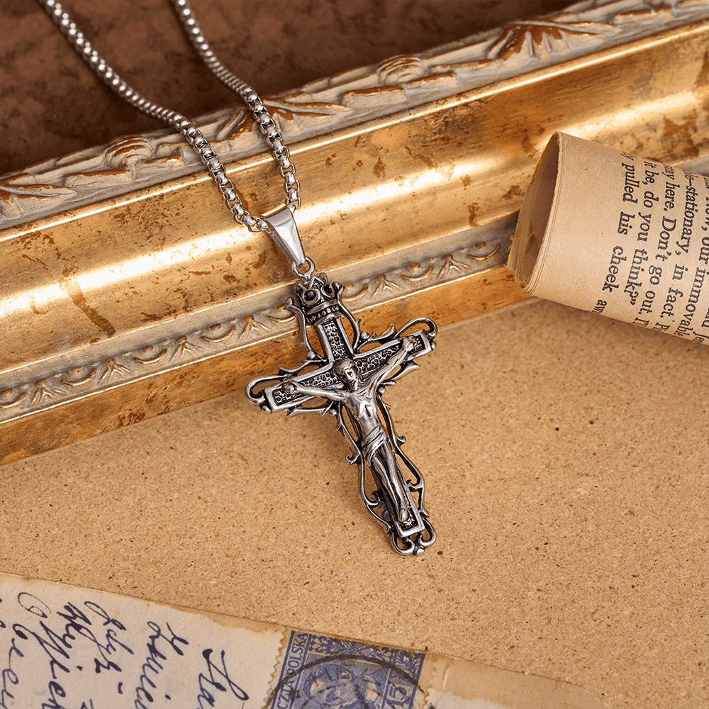 Christianartworkshop Vintage-Kreuzanhänger mit Dornenverzierung und detailliertem Korpus sowie klassischer Box-Kette - Silber - image 0