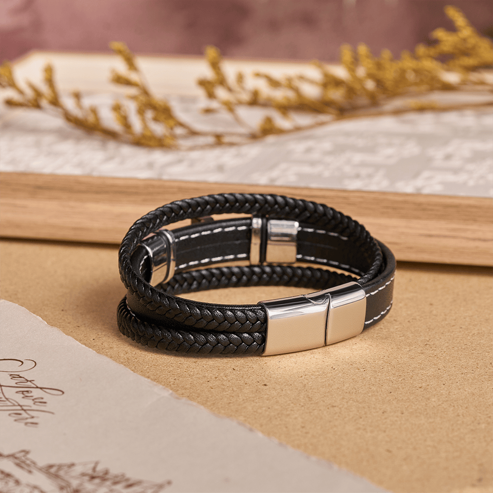 Christianartworkshop Doppelt geflochtenes Lederarmband mit poliertem Steinkreuz und zwei seitlichen Metallperlen - image 6