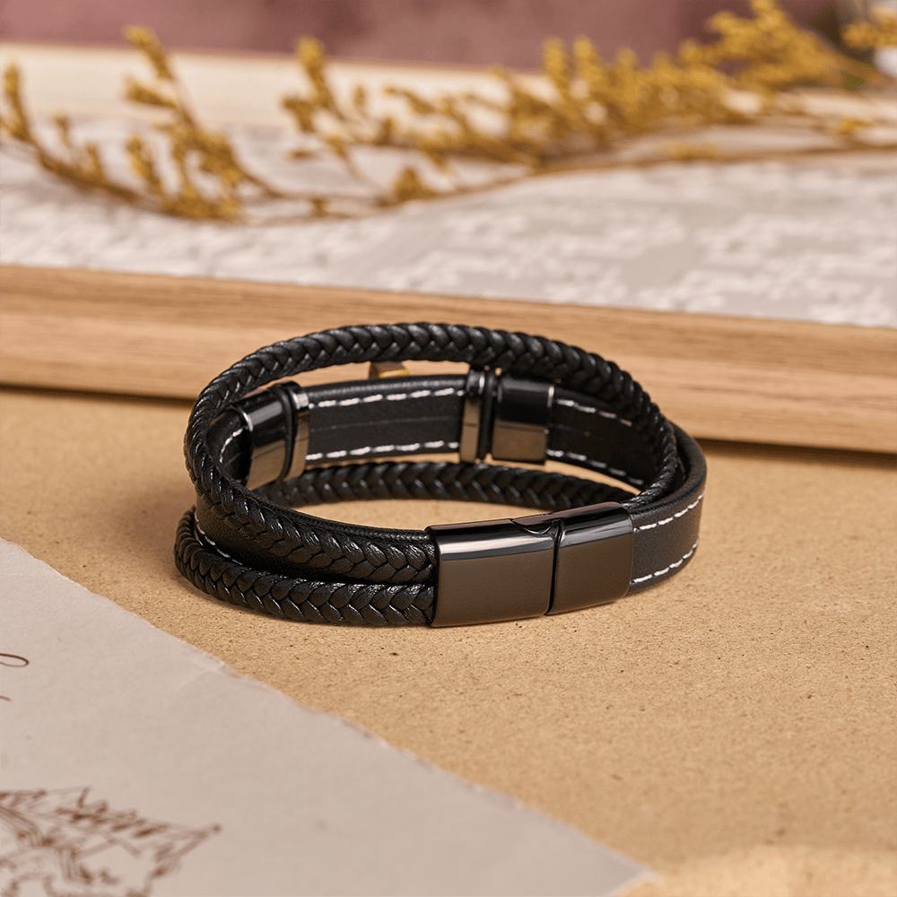 Christianartworkshop Doppelt geflochtenes Lederarmband mit poliertem Steinkreuz und zwei seitlichen Metallperlen - image 3