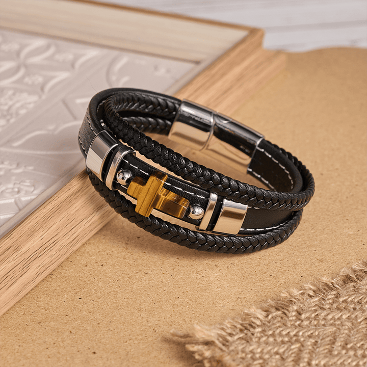 Christianartworkshop Doppelt geflochtenes Lederarmband mit poliertem Steinkreuz und zwei seitlichen Metallperlen - image 5
