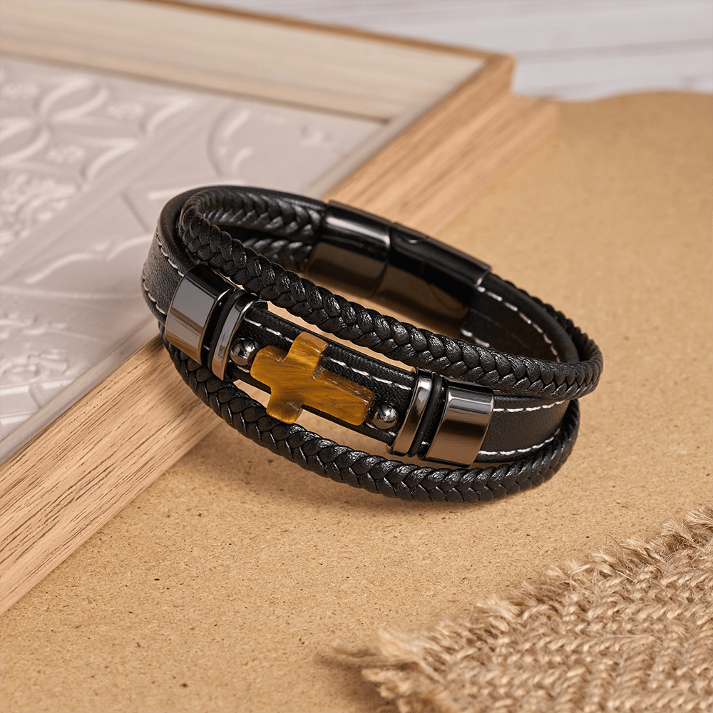Christianartworkshop Doppelt geflochtenes Lederarmband mit poliertem Steinkreuz und zwei seitlichen Metallperlen - image 2