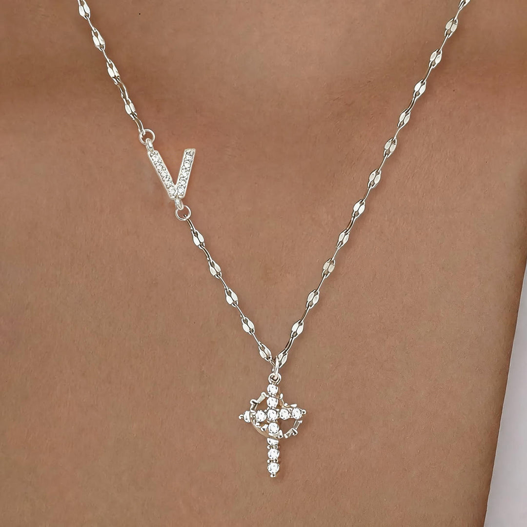 Christianartworkshop Personalisierte Halskette mit Krone und Kreuz in Gold- und Silberoptik mit AZ-Anfangsbuchstaben: Individueller Anhänger mit Monogramm des heiligen Glaubens - V - Silber - image 51