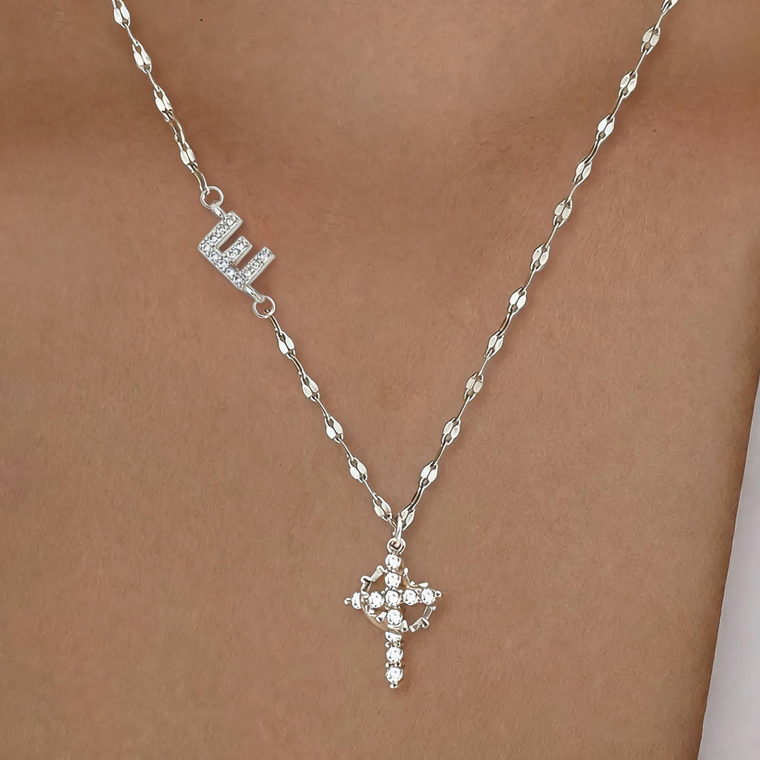 Christianartworkshop Personalisierte Halskette mit Krone und Kreuz in Gold- und Silberoptik mit AZ-Anfangsbuchstaben: Individueller Anhänger mit Monogramm des heiligen Glaubens - E - Silber - image 34