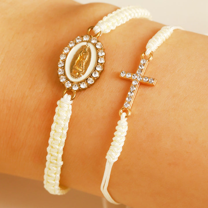 Christianartworkshop Set aus zwei geflochtenen Kordeln mit Zirkon-besetztem Kreuz und Strass-Halo sowie der Medaille „Unsere Liebe Frau“ - Weiß - image 4