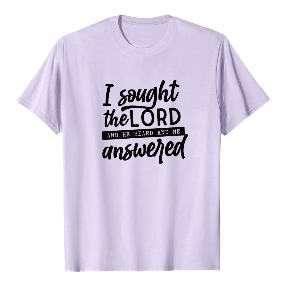 Christianartworkshop „Ich suchte den Herrn, und er hörte und antwortete“ – Hochwertiges Kurzarm-T-Shirt mit Bibelvers - Lila - 2XL - image 3