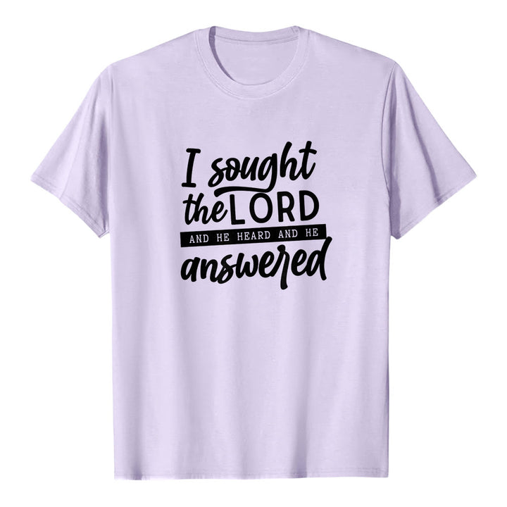 Christianartworkshop „Ich suchte den Herrn, und er hörte und antwortete“ – Hochwertiges Kurzarm-T-Shirt mit Bibelvers - Lila - 2XL - image 3