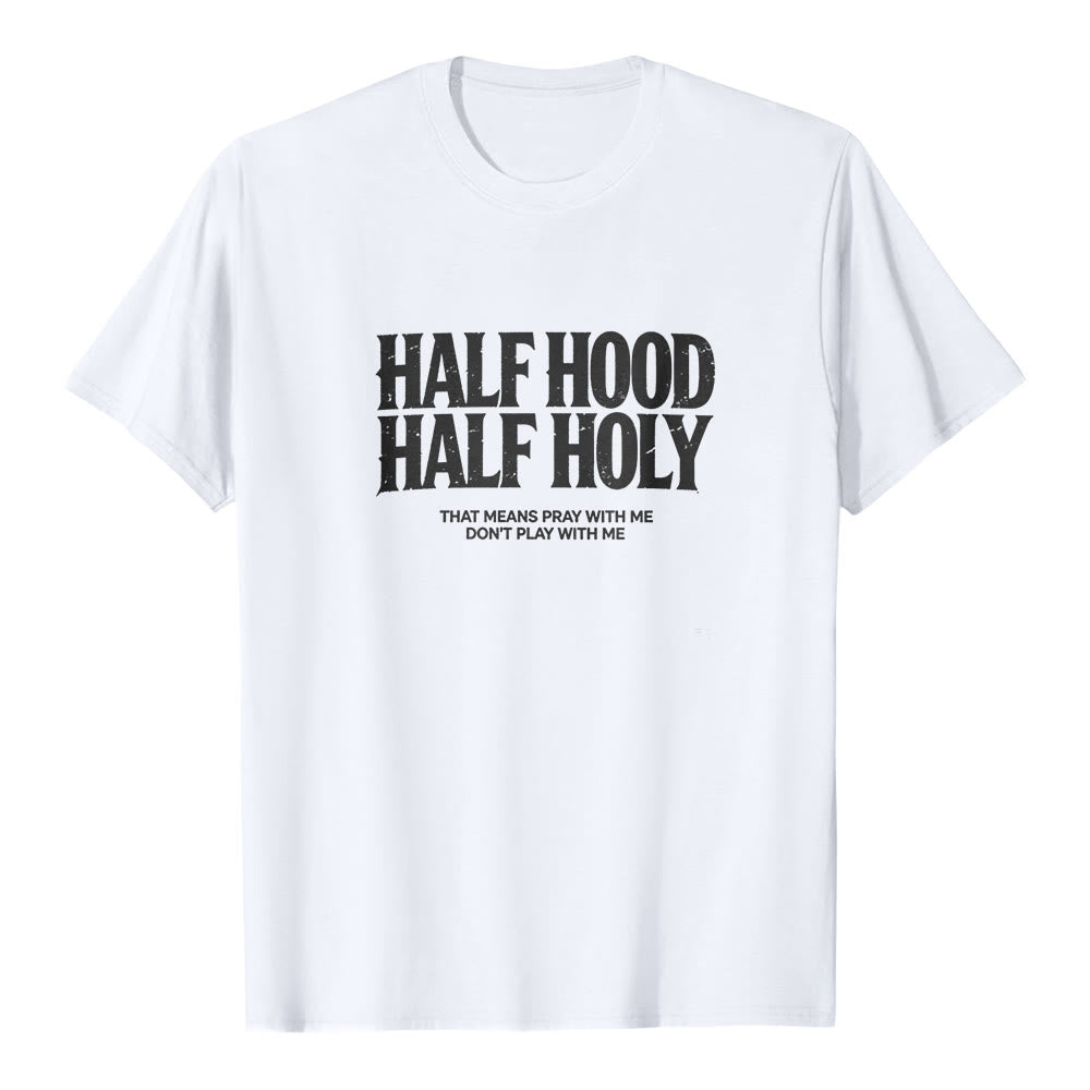 Christianartworkshop „Halb Kapuze, halb heilig“ Premium-Kurzarm-T-Shirt mit auffälligem gotischem Schriftzug - Weiß - 2XL - image 0