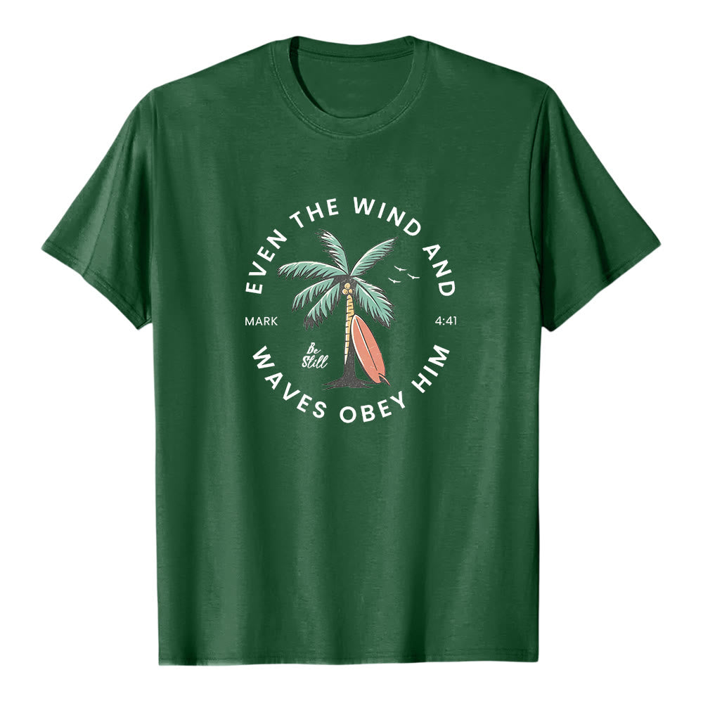 Christianartworkshop Markus 4,41 „Sogar Wind und Wellen gehorchen ihm“ – Premium-T-Shirt mit Strandmotiv und kurzen Ärmeln - Dunkelgrün - 2XL - image 0