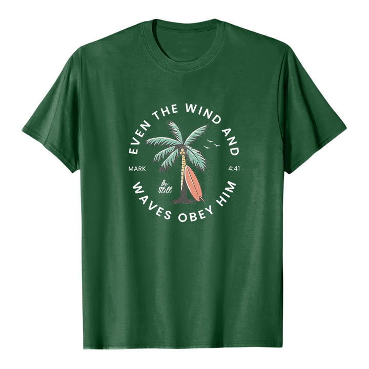 Christianartworkshop Markus 4,41 „Sogar Wind und Wellen gehorchen ihm“ – Premium-T-Shirt mit Strandmotiv und kurzen Ärmeln - Dunkelgrün - 2XL - image 0
