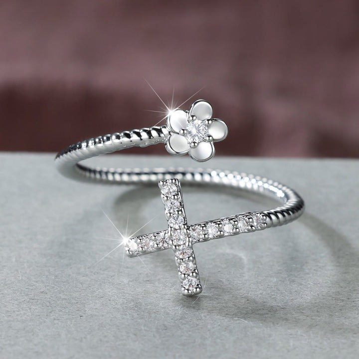 Christianartworkshop Offener Manschettenring mit Zirkonkreuz im Pavé-Stil und Zirkonblumen-Akzent: Ein Symbol zarter Anmut und unerschütterlichen heiligen Glaubens - image 7