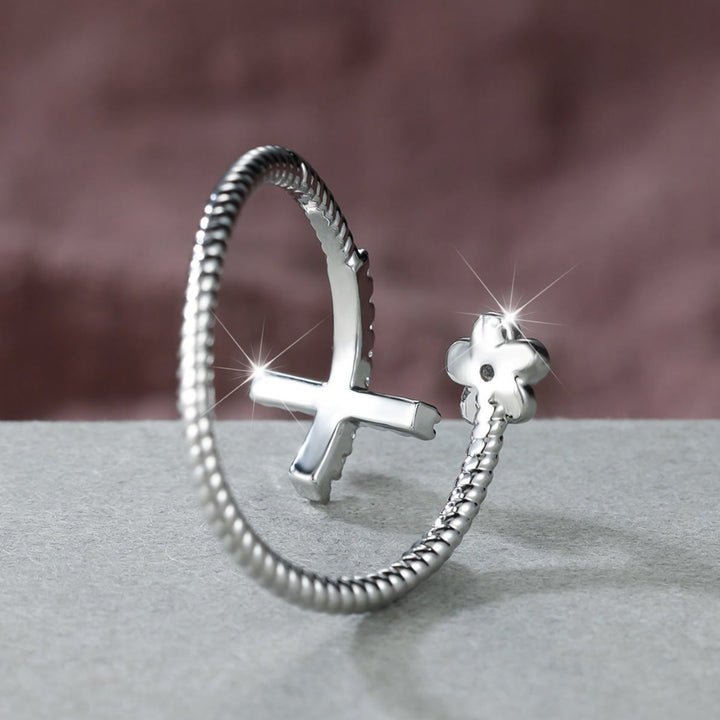 Christianartworkshop Offener Manschettenring mit Zirkonkreuz im Pavé-Stil und Zirkonblumen-Akzent: Ein Symbol zarter Anmut und unerschütterlichen heiligen Glaubens - image 5