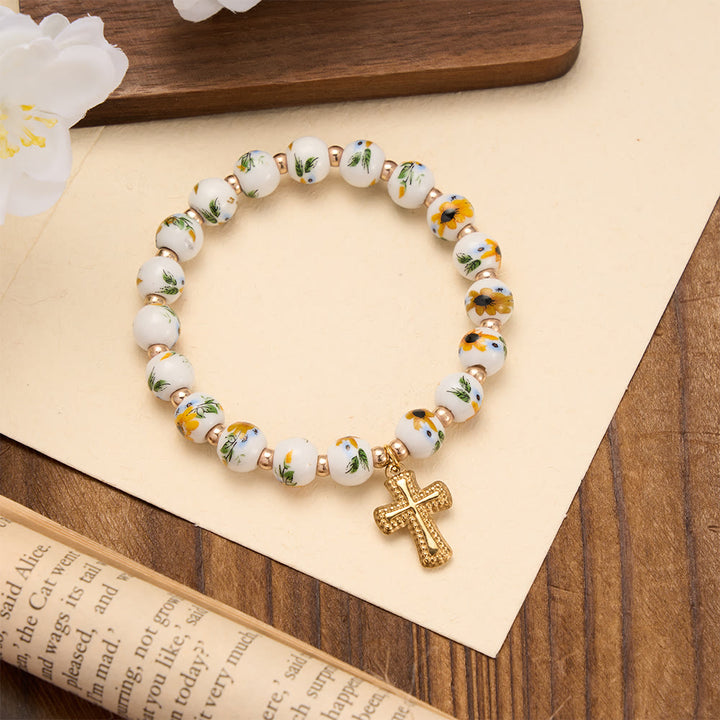 Christianartworkshop Elastisches Armband mit vier floralen Keramikperlen und goldfarbenem Kreuzanhänger: Ein Symbol sanfter himmlischer Gnade - Gelb - image 4