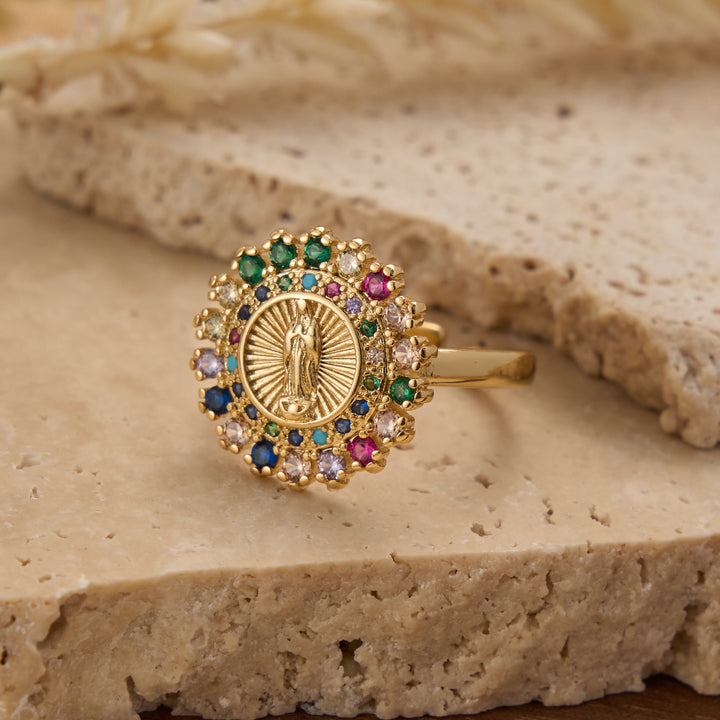 Christianartworkshop Verstellbarer offener Ring mit farbenfrohem Zirkon-Halo und Anhänger mit der Jungfrau von Guadalupe: Ein Symbol zärtlicher mütterlicher Gnade - image 8