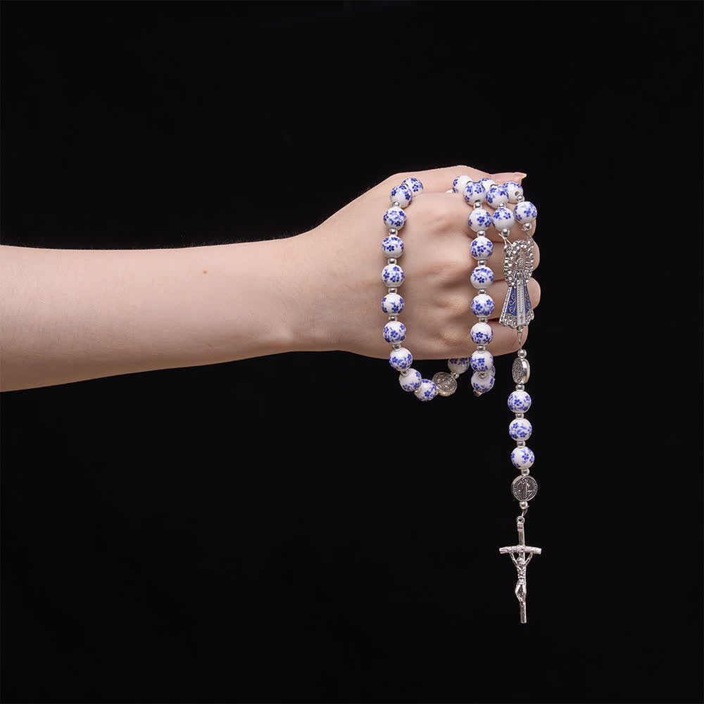 Christianartworkshop Blau-weißer Rosenkranz aus Keramik mit Blumenmuster, Benediktmedaillen und Marienverehrung - image 1