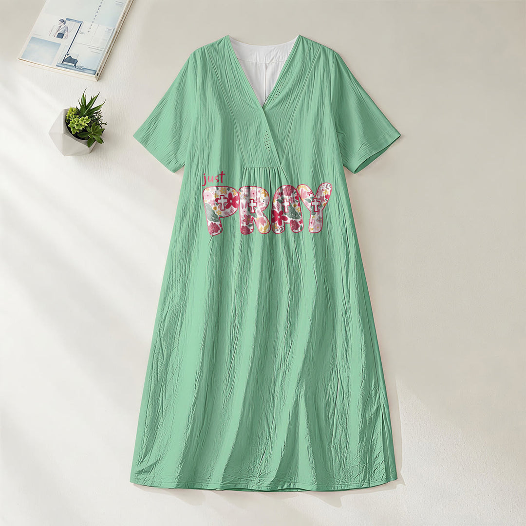 Christianartworkshop Midikleid mit Blumen- und Kreuzmuster „Just Pray“ – Statement-Kleid mit V-Ausschnitt und kurzen Ärmeln - Grün - 4XL - image 0