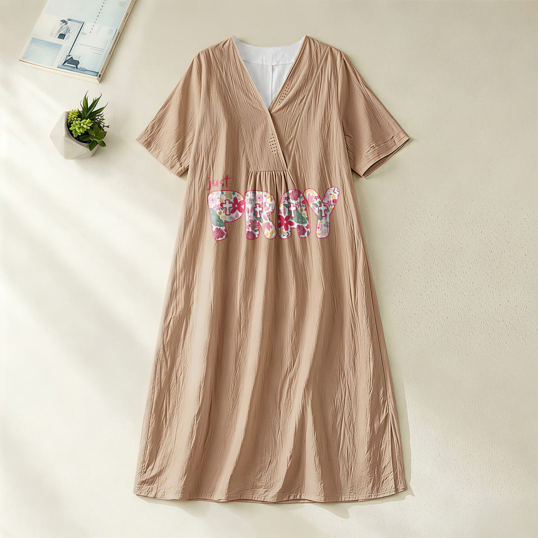 Christianartworkshop Midikleid mit Blumen- und Kreuzmuster „Just Pray“ – Statement-Kleid mit V-Ausschnitt und kurzen Ärmeln - Khaki - 4XL - image 12