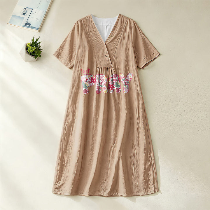 Christianartworkshop Midikleid mit Blumen- und Kreuzmuster „Just Pray“ – Statement-Kleid mit V-Ausschnitt und kurzen Ärmeln - Khaki - 4XL - image 12