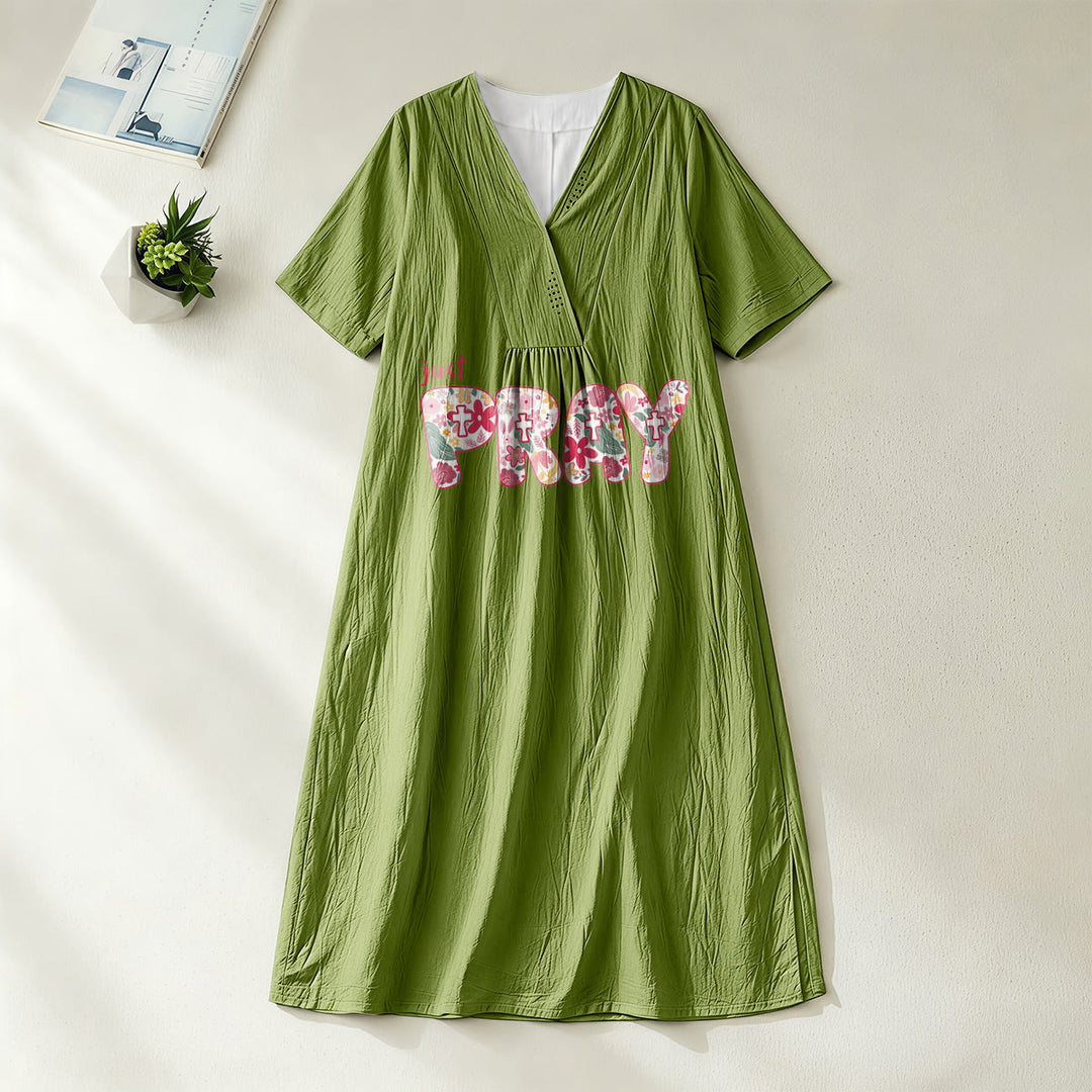 Christianartworkshop Midikleid mit Blumen- und Kreuzmuster „Just Pray“ – Statement-Kleid mit V-Ausschnitt und kurzen Ärmeln - Olivgrün - 4XL - image 8