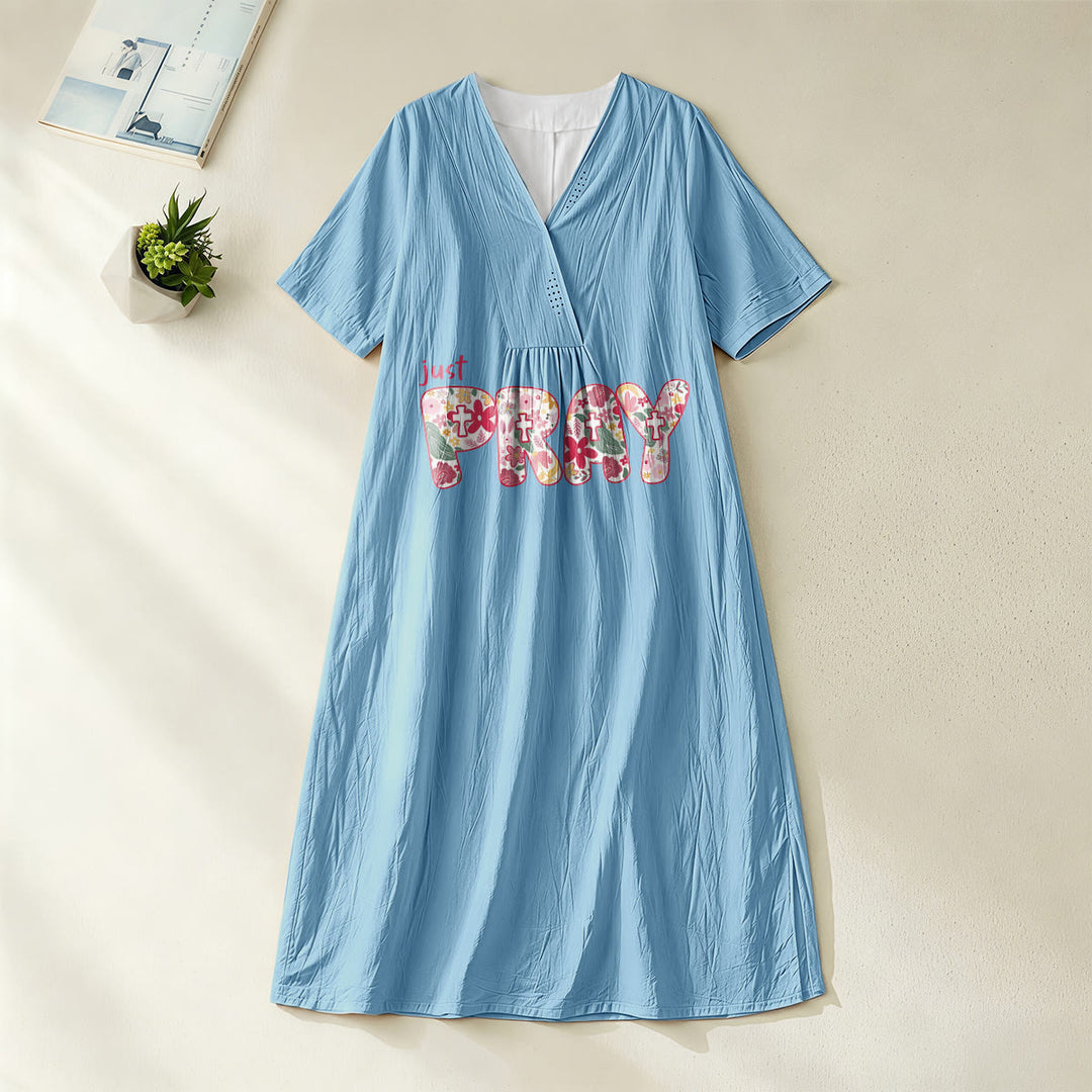 Christianartworkshop Midikleid mit Blumen- und Kreuzmuster „Just Pray“ – Statement-Kleid mit V-Ausschnitt und kurzen Ärmeln - Blau - 4XL - image 4