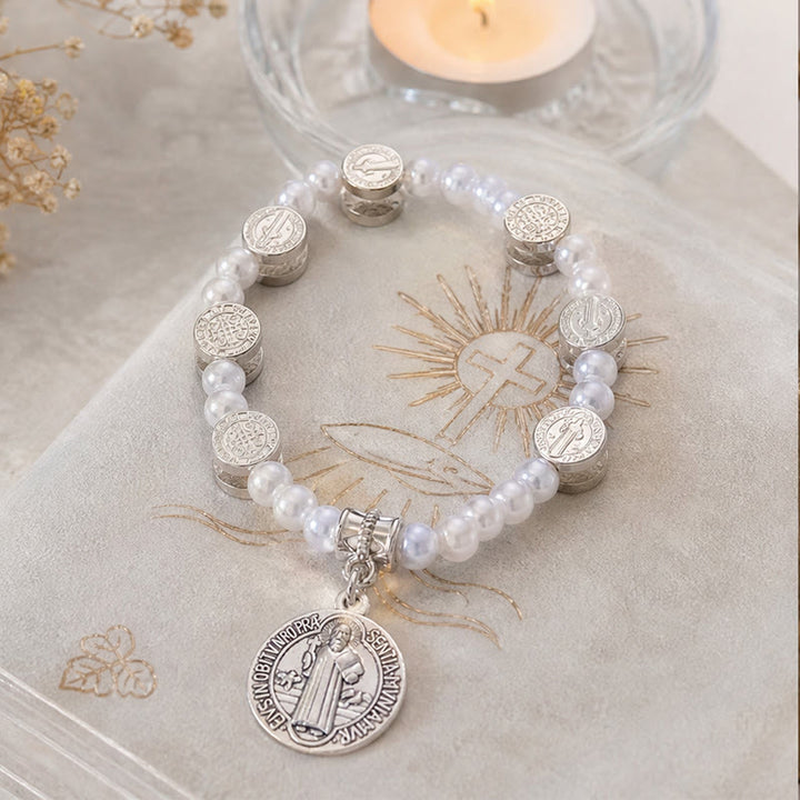 Christianartworkshop Zweifarbiges, graviertes Armband mit St.-Benedikt-Medaille aus elastischen Perlen: Ein Symbol heiligen Schutzes - image 6