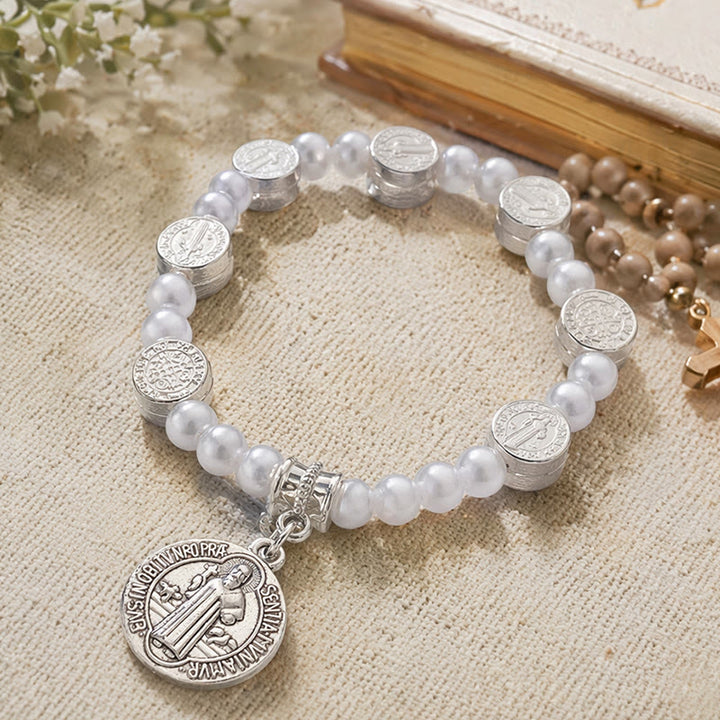 Christianartworkshop Zweifarbiges, graviertes Armband mit St.-Benedikt-Medaille aus elastischen Perlen: Ein Symbol heiligen Schutzes - Silber - image 4