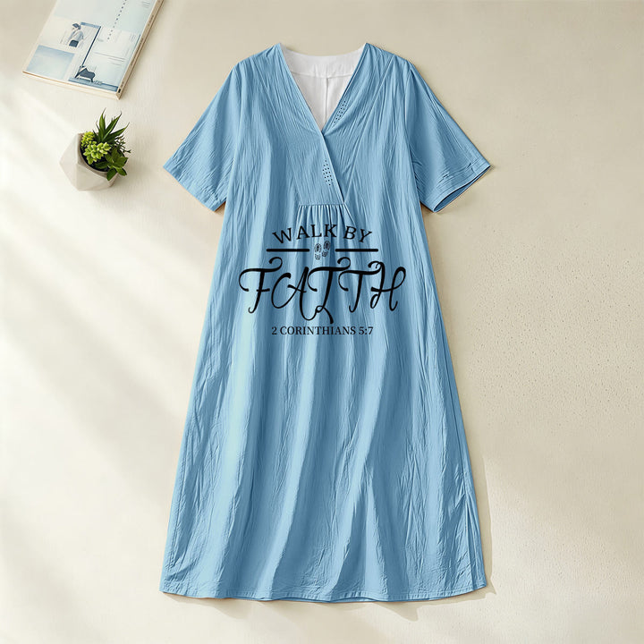 Christianartworkshop „Wandle im Glauben“ 2 Korinther 5:7 Bibelvers-Print V-Ausschnitt Kurzarm-Midikleid - Blau - 4XL - image 8