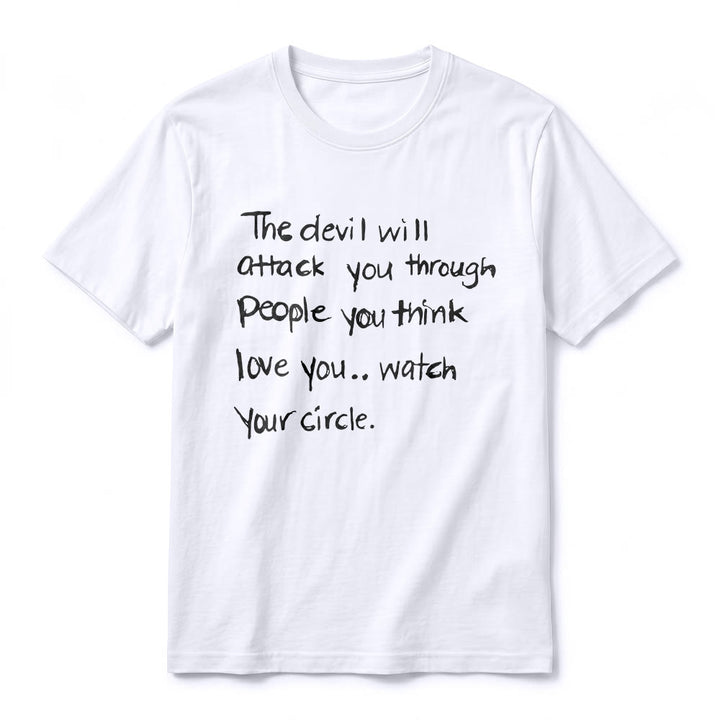 Christianartworkshop „Der Teufel wird dich durch Menschen angreifen, von denen du glaubst, dass sie dich lieben“ – Premium-Kurzarm-T-Shirt - image 9