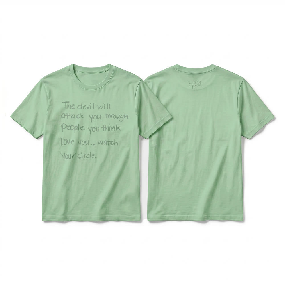 Christianartworkshop „Der Teufel wird dich durch Menschen angreifen, von denen du glaubst, dass sie dich lieben“ – Premium-Kurzarm-T-Shirt - Hellgrün - 2XL - image 20