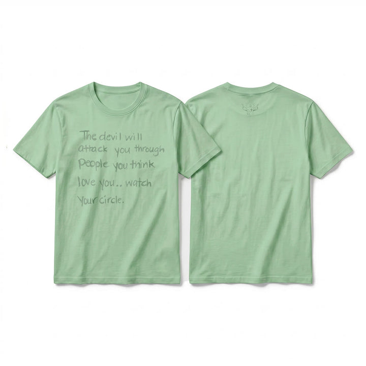Christianartworkshop „Der Teufel wird dich durch Menschen angreifen, von denen du glaubst, dass sie dich lieben“ – Premium-Kurzarm-T-Shirt - Hellgrün - 2XL - image 20