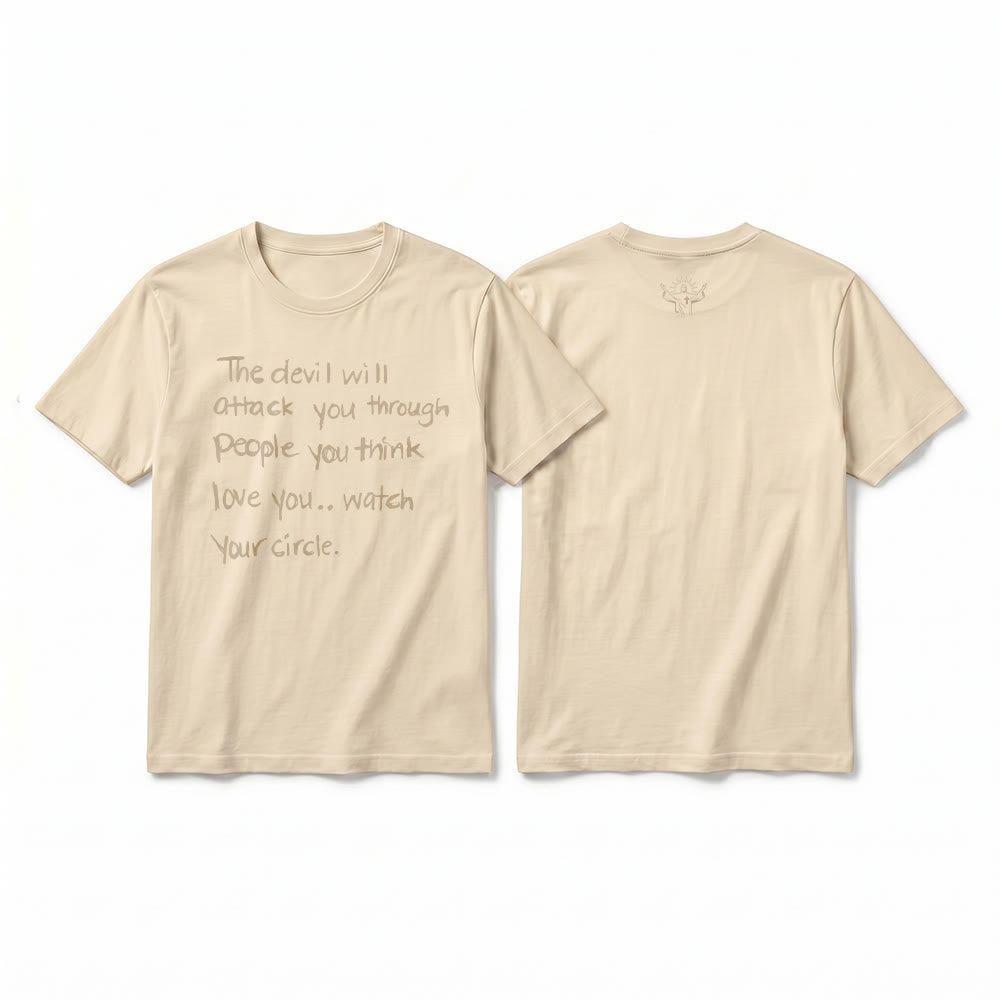 Christianartworkshop „Der Teufel wird dich durch Menschen angreifen, von denen du glaubst, dass sie dich lieben“ – Premium-Kurzarm-T-Shirt - Beige - 2XL - image 17