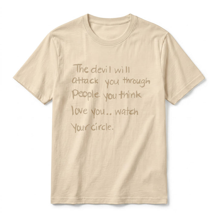 Christianartworkshop „Der Teufel wird dich durch Menschen angreifen, von denen du glaubst, dass sie dich lieben“ – Premium-Kurzarm-T-Shirt - image 18