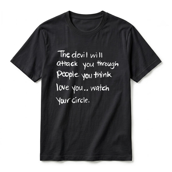 Christianartworkshop „Der Teufel wird dich durch Menschen angreifen, von denen du glaubst, dass sie dich lieben“ – Premium-Kurzarm-T-Shirt - image 12