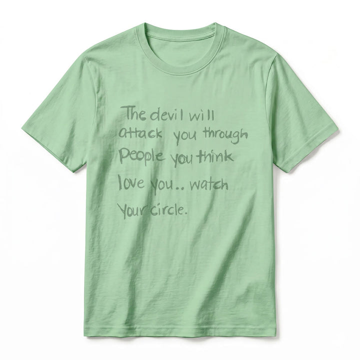 Christianartworkshop „Der Teufel wird dich durch Menschen angreifen, von denen du glaubst, dass sie dich lieben“ – Premium-Kurzarm-T-Shirt - image 21