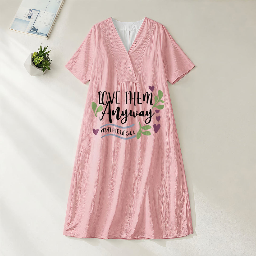 Christianartworkshop „Liebt sie trotzdem“ Matthäus 5,44 Herz- und Blätterprint V-Ausschnitt Kurzarm-Midikleid - Rosa - 4XL - image 8