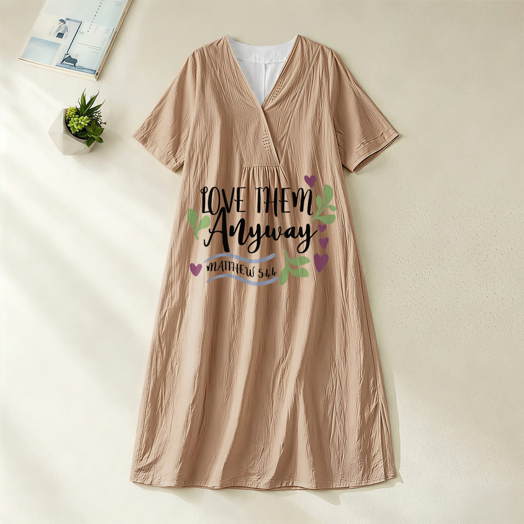 Christianartworkshop „Liebt sie trotzdem“ Matthäus 5,44 Herz- und Blätterprint V-Ausschnitt Kurzarm-Midikleid - Khaki - 4XL - image 20